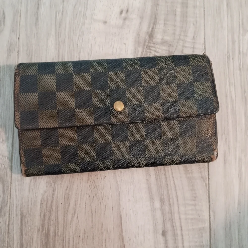 Louis Vuitton Damier Ebene Sarah Wallet